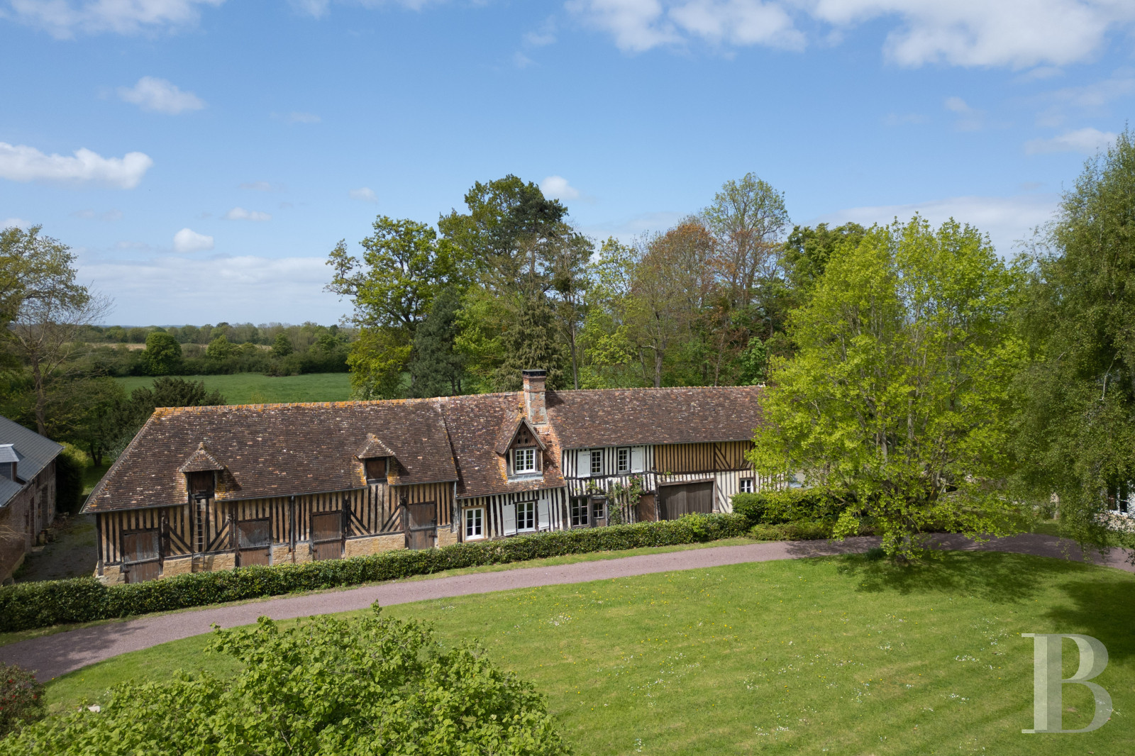 A 19th-century house bordered by a moat, in the Pays d'Auge region, in Normandy  - photo  n°5
